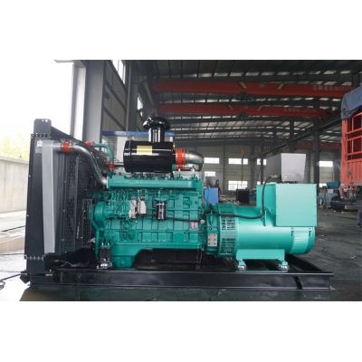 200kw乾能柴油發(fā)電機組-乾能6缸柴油機QN13G310D2柴油發(fā)電機組,缸徑/行程：135/150mm,柴油發(fā)電機組水冷發(fā)動機功率227KW,柴油發(fā)電機組配套馬拉松斯坦福發(fā)電機。廠價直銷歡迎選購：13773399855。